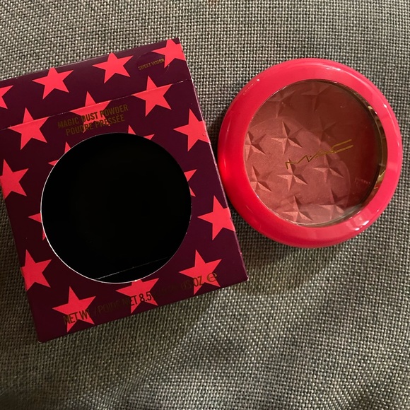 ❌❌❌SOLD❌❌❌MAC Cosmetics 🌸Magic Dust Powder🌸 - Picture 2 of 4